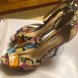 steven Madden multi floral ladies heel shoes